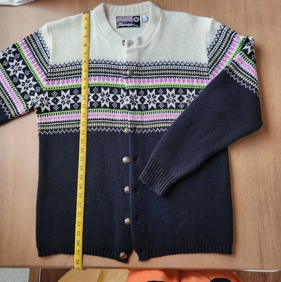 Cardigan - Picture 2 of 7